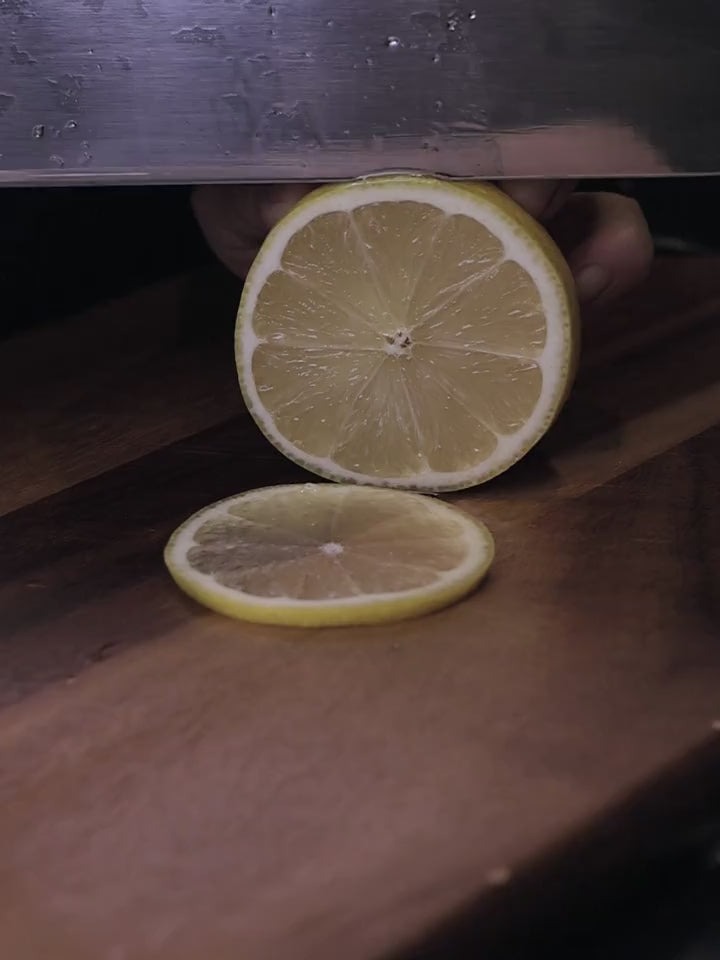 
Four consecutive thin lemon slices with the Leung Tim Peking duck slicer, silent demonstration